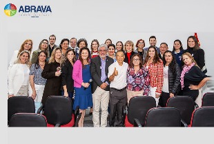 Comitê de Mulheres da ABRAVA reúne 50 convidados em comemoração ao Dia Internacional da Igualdade Feminina