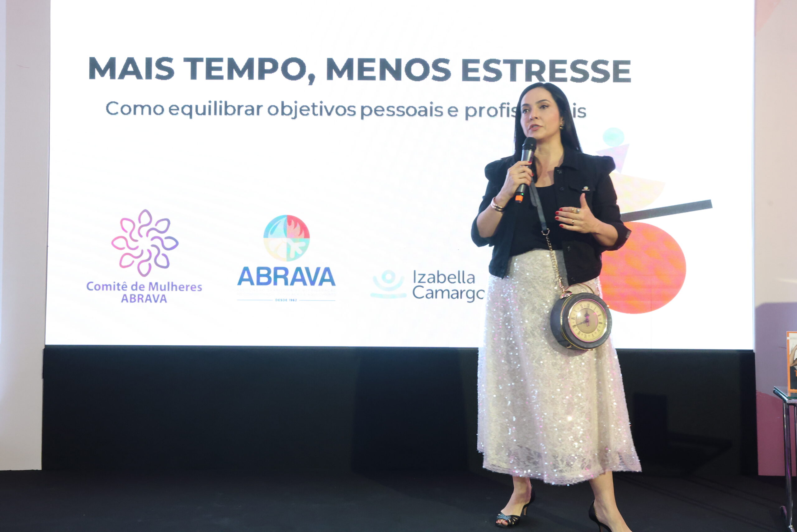 Comitê de Mulheres da ABRAVA apresentou novas estratégias, pesquisa inédita e debateu a evolução da presença feminina no AVACR