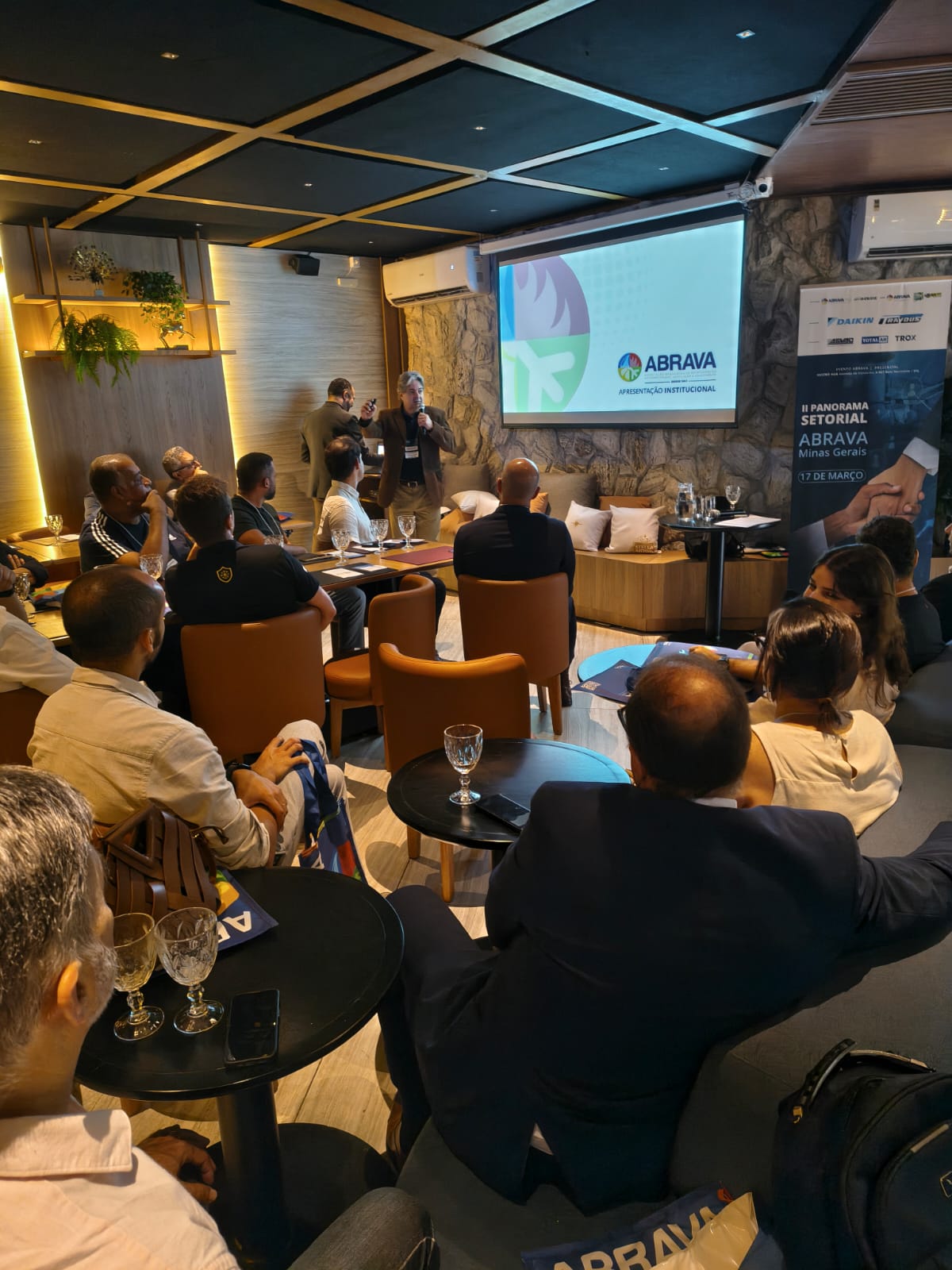 Panorama Setorial ABRAVA MG promoveu análise econômica e integração entre empresas e profissionais da climatização e refrigeração em Minas Gerais